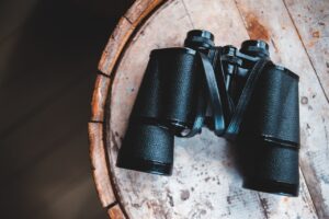 2. how to choose binoculars for hiking?