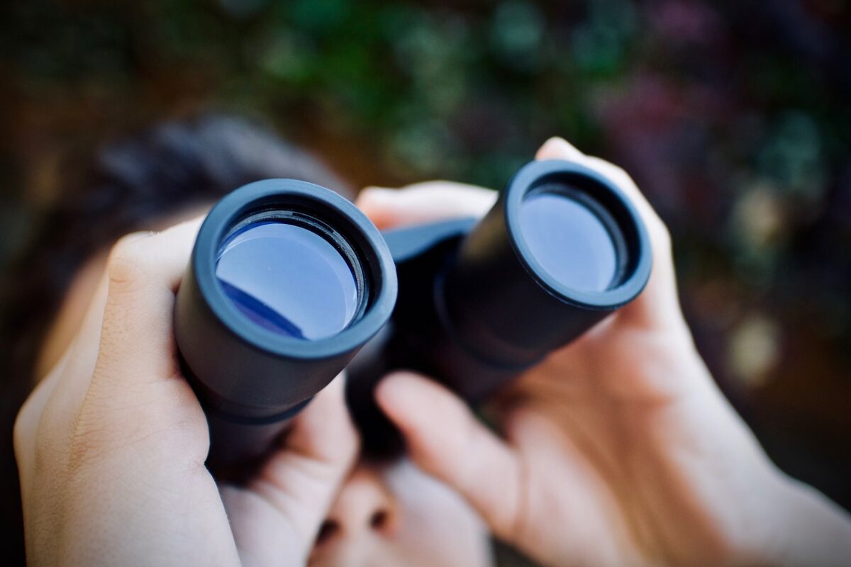 how-far-can-you-see-with-binoculars-binocularman