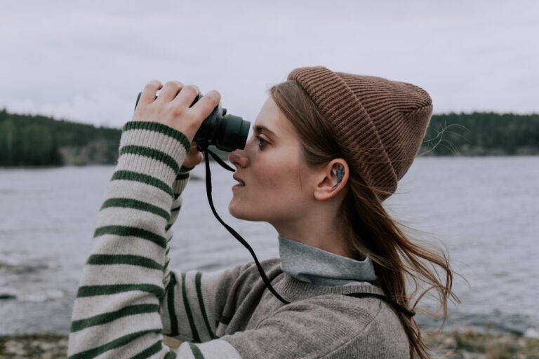 are binoculars under $200 worth your money